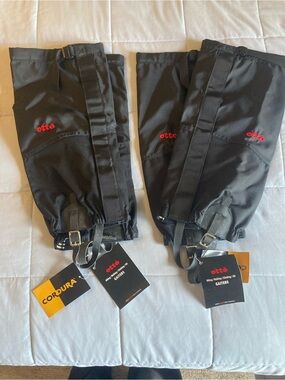 OTTO Black Gaiters with Red Logo